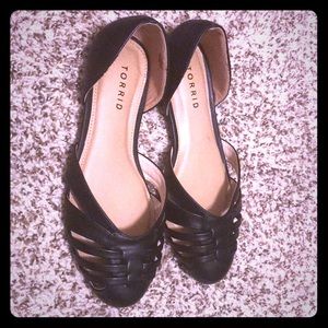 7.5 W torrid black flat sandals